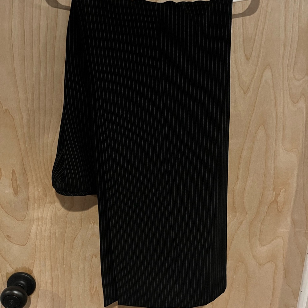 Liz Claiborne Two Piece Black Pantsuit with Notched Lapel - Picture 6 of 7